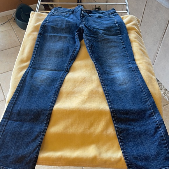 White House Black Market Medium Wash Jeans Size 6R - Picture 13 of 15